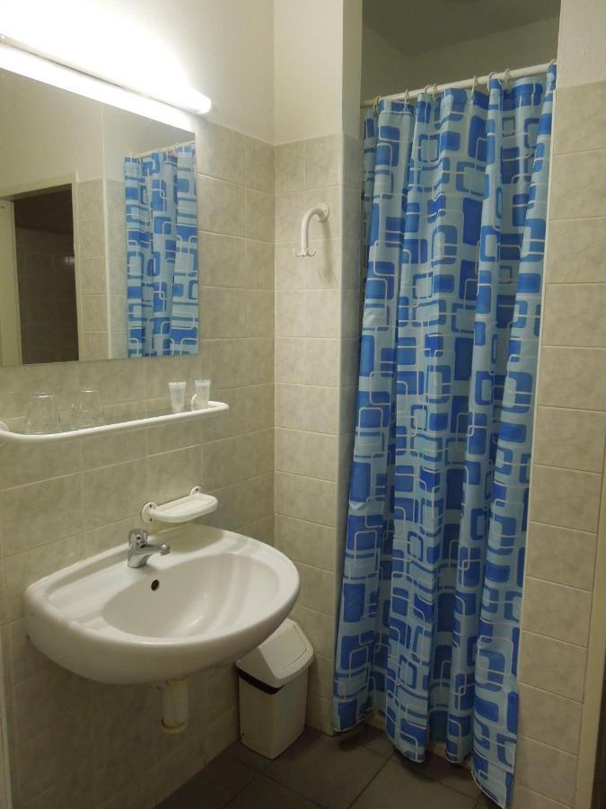 Hostel Masarykova Prága Kültér fotó
