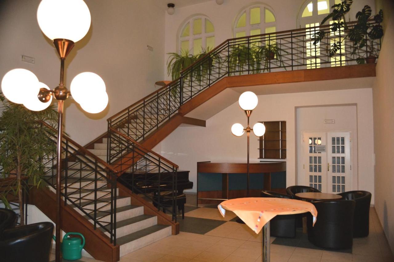 Hostel Masarykova Prága Kültér fotó