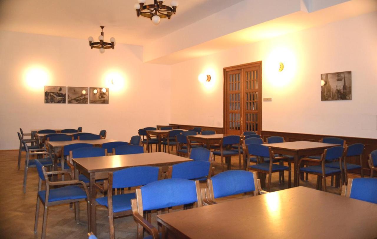 Hostel Masarykova Prága Kültér fotó