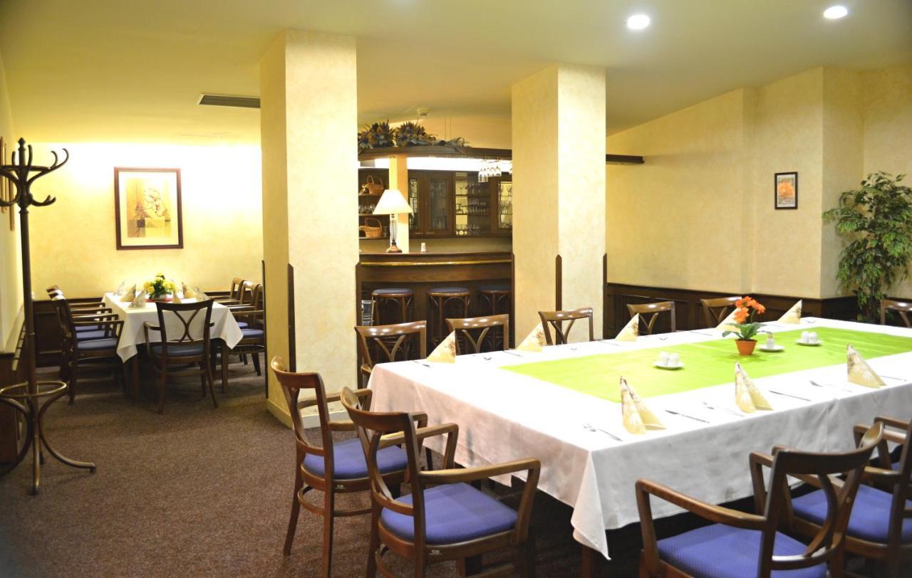 Hostel Masarykova Prága Kültér fotó